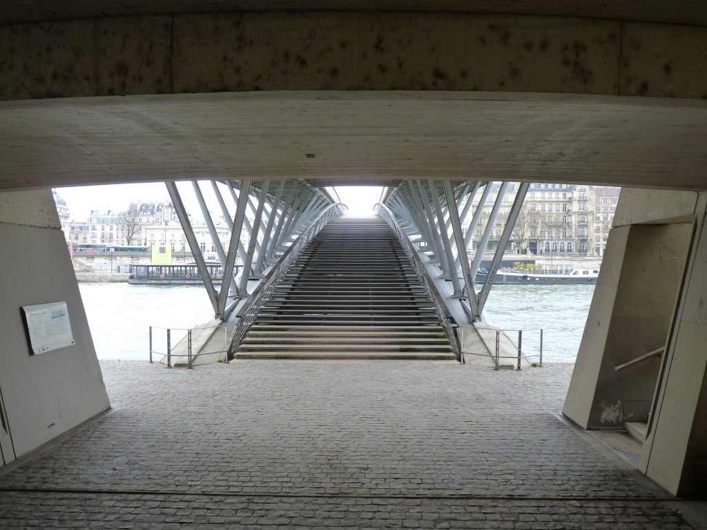 Passerelle Léopold-Sédar-Senghor vue des Tuilleries
