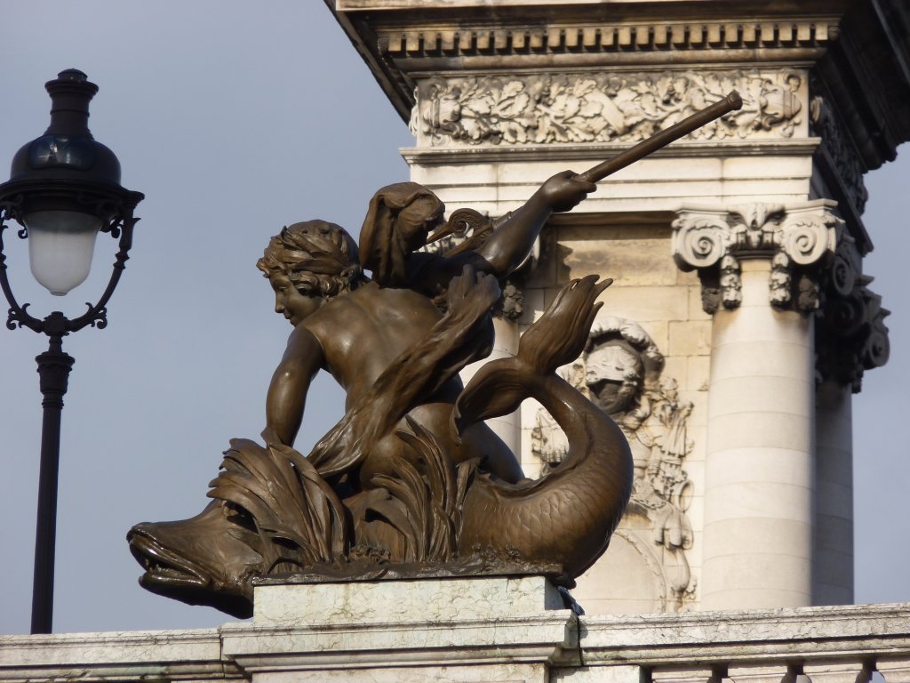 Génie au trident (1900), Pont Alexandre III.