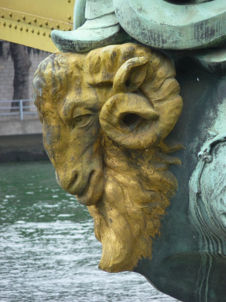 Statue du Pont Mirabeau