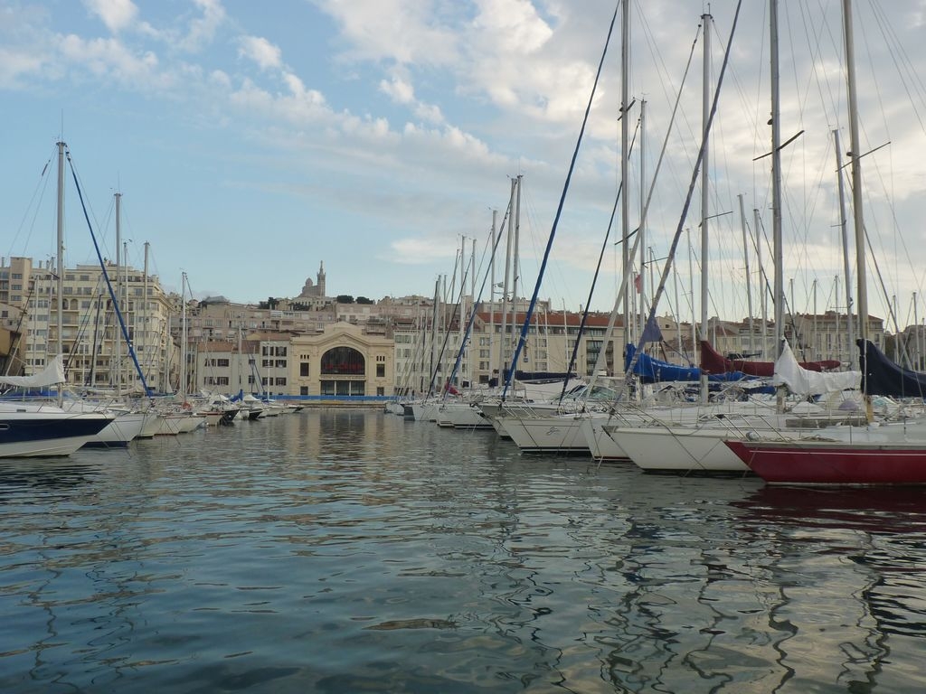 Vieux port de Marseille : vue sur le théâtre de la criée.
