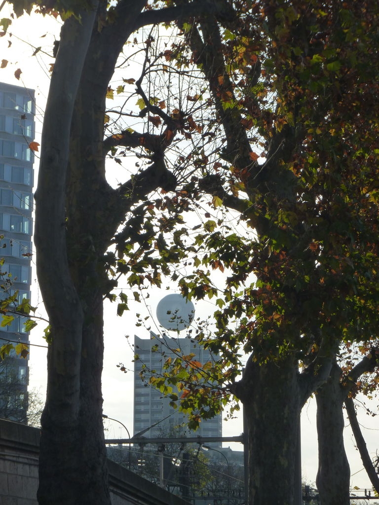 Tour Orphée et ballon captif du parc André-Citroën